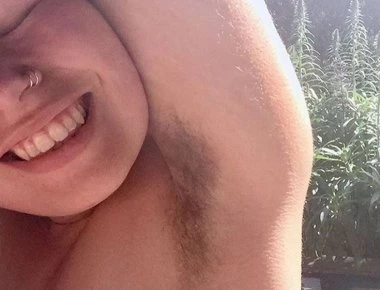 Morgan Mikenas: Η fitness blogger που δεν ξυρίζει πόδια και μασχάλες (φωτό)